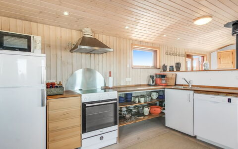 Bena - 300M from the Sea: Træ, Gulvbelægning, Etage, Loft, Bejdse, Hårdttræ, Køkken, Planke, Countertop, Krydsfiner