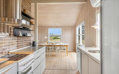Sighfrith - 500M from the Sea: Køkken, Gulvbelægning, Træ, Etage, Indretning, Countertop, Loft, Trægulve, Møbel, Cabinetry