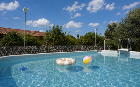 Villa Mameli: Blå, Svømmepøl, Udendørs Møbler, Kompositmateriale, Udvej, Fritid, Skygge, Eco Hotel, Paraply, Water Feature