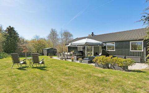Loreia - 1.4Km from the Sea: Møbel, Udendørs Møbler, Bordservice, Bord, Drinkware, Stol, Udendørs Bord, Mad, Flaske