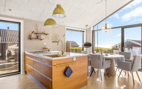Sighrik - 25M from the Sea: Træ, Tag, Hjem, Hus, Arkitektur, Sidespor, Land Lot, Sommerhus, Skur, Garden Bygninger