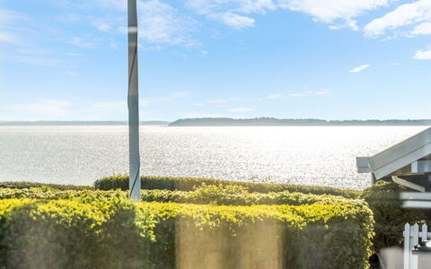 Sighrik - 25M from the Sea: Træ, Tag, Hjem, Hus, Arkitektur, Sidespor, Land Lot, Sommerhus, Skur, Garden Bygninger