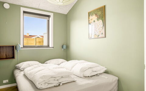 Sighrik - 25M from the Sea: Seng, Soveværelse, Sengetøj, Indretning, Sengetøj, Loft, Sengetøj, Etage, Gulvbelægning, Bed Frame