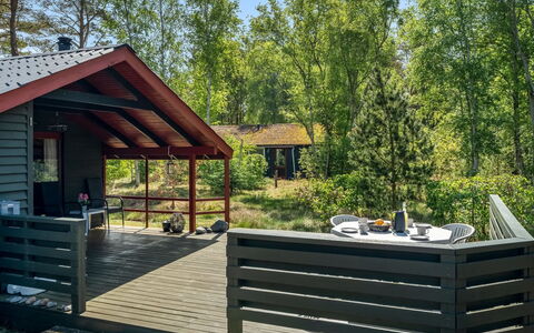 Antomine - 500M from the Sea: Træ, Sommerhus, Garden Bygninger, Skygge, Have, Hårdttræ, Bjælkehytte, Planke, Dæk, Veranda