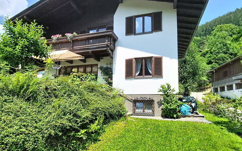 Alpenhit Zell am See: Bygning, Hus, Hjem, Busk, Sommerhus, Tag, Landdistrikt, Bunddække, Hældning