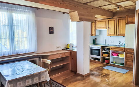 Tschagguns 300: Gulvbelægning, Indretning, Træ, Loft, Etage, Møbel, Værelse, Trægulve, Countertop, Køkken
