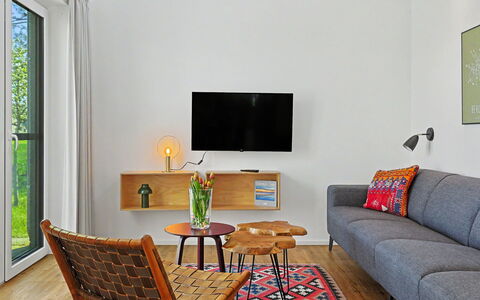 Haus S: Møbel, Indretning, Gulvbelægning, Couch, Væg, Etage, Stue, Træ, Bord, Værelse