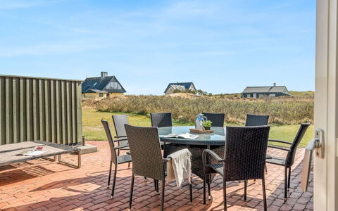 Antonetta - 80M from the Sea: Bygning, Hus, Vindue, Hjem, Tag, Boligområde, Busk, Sommerhus, Land Lot