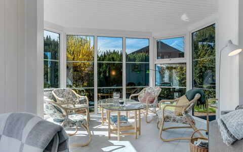 Ileana - 250M from the Sea: Indretning, Møbel, Stol, Loft, Glas, Udendørs Møbler, Veranda, Kaffebord, Eco Hotel, Stueplante