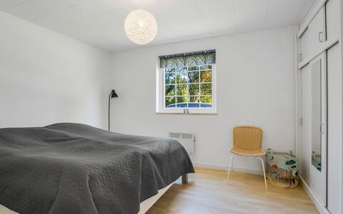 Ileana - 250M from the Sea: Indretning, Gulvbelægning, Soveværelse, Loft, Etage, Træ, Seng, Møbel, Sengetøj, Værelse