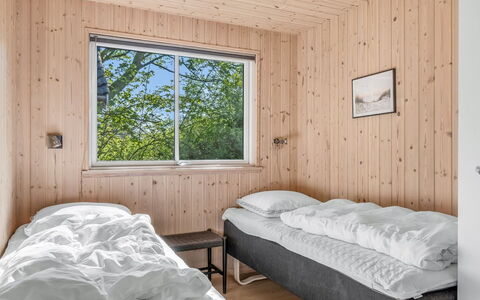 Finwith - 600M from the Sea: Træ, Soveværelse, Sengetøj, Seng, Sengetøj, Hjem, Fryser, Bed Frame, Planke, Hårdttræ