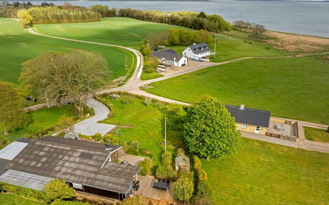 Brunetta - 200M to the Fjord: Hus, Landskab, Almindeligt, Græs-, Hjem, Landdistrikt, Tag, Land Lot, Mark, Luftfotografering