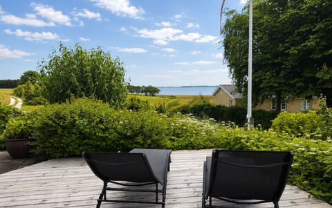 Brunetta - 200M to the Fjord: Tag, Hus, Hjem, Sommerhus, Dør, Sidespor, Dæk, Veranda, Planke, Hårdttræ