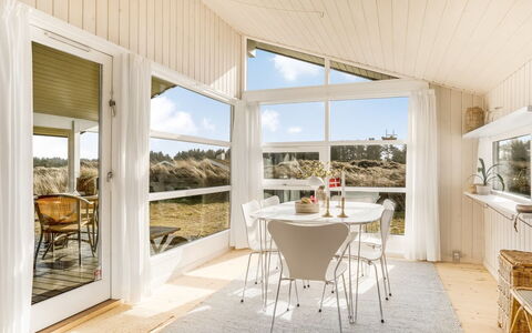 Thorsten - 600M from the Sea: Vand, Vandressourcer, Krop Af Vand, Rots, Kyst, Naturlige Landskab, Headland, Coastal Og Oceaniske Landskabsformer, Terræn, Promontory