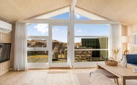 Thorsten - 600M from the Sea: Vand, Vandressourcer, Krop Af Vand, Rots, Kyst, Naturlige Landskab, Headland, Coastal Og Oceaniske Landskabsformer, Terræn, Promontory