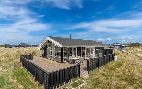Hildegarda - 300M from the Sea: Hus, Hjem, Tag, Sommerhus, Veranda, Sidespor