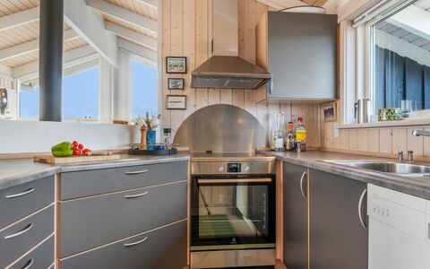 Hildegarda - 300M from the Sea: Køkken, Gulvbelægning, Indretning, Loft, Countertop, Træ, Køkken Apparat, Større Bandage, Etage, Cabinetry