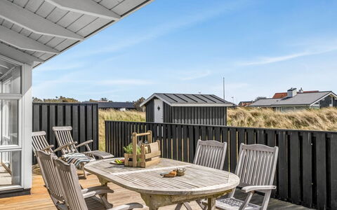 Hildegarda - 300M from the Sea: Træ, Tag, Hjem, Veranda, Land Lot, Dør, Dæk, Kompositmateriale, Udendørs Møbler, Sommerhus
