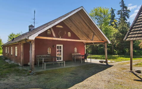 Munibert - 3.8Km from the Sea: Bygning, Tag, Hus, Sommerhus, Hjem, Landdistrikt, Stuehus, Lawn, Skygge, Gård