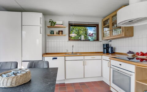 Tjerk - 900M from the Sea: Køkken, Gulvbelægning, Countertop, Indretning, Køkken Apparat, Træ, Etage, Cabinetry, Møbel, Større Bandage