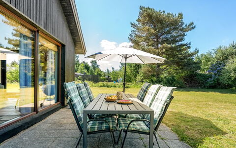 Tjerk - 900M from the Sea: Busk, Land Lot, Sommerhus, Hjem, Have, Stol, Bunddække, Forår, Landscaping, Skygge