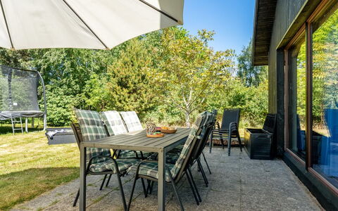 Tjerk - 900M from the Sea: Møbel, Udendørs Møbler, Stol, Bord, Udendørs Bord, Køkken & Spisebord, Skygge, Have, Landscaping, Hårdttræ
