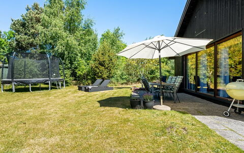 Tjerk - 900M from the Sea: Græs, Busk, Land Lot, Have, Hjem, Sommerhus, Bunddække, Lawn, Skygge, Landscaping