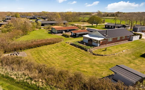 Jale - 500M to the Fjord: Have, Bunddække, Bagagerum, Forår, Lawn, Backyard, Skygge, Gård, Landscaping, Water Feature