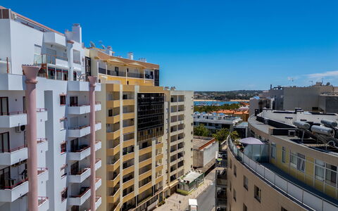Mirasol: Møbel, Indretning, Væg, Gulvbelægning, Træ, Etage, Værelse, Loft, Belysning, Hjem