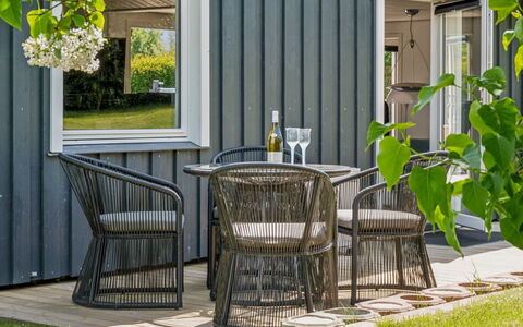 Jügen - 600M to the Fjord: Udendørs Møbler, Møbel, Udendørs Bord, Stol, Veranda, Have, Gårdhave, Skygge, Blomsterkrukke, Backyard