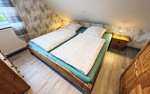 Fecht: Træ, Soveværelse, Gulvbelægning, Etage, Seng, Sengetøj, Sengetøj, Bed Frame, Møbel, Trægulve