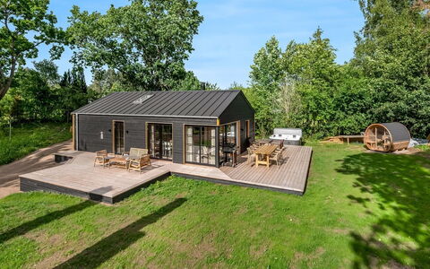 Martta - 250M from the Sea: Tag, Sommerhus, Hjem, Garden Bygninger, Skur, Stuehus, Estate, Have, Sidespor