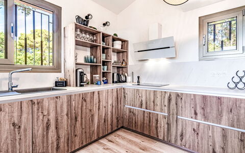 Mare Serena: Køkken, Træ, Countertop, Indretning, Cabinetry, Møbel, Køkken Apparat, Gulvbelægning, Håndvask, Større Bandage