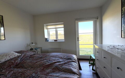Anelle - 1.2Km to the Fjord: Soveværelse, Seng, Træ, Møbel, Sengetøj, Etage, Sengetøj, Indretning, Gulvbelægning, Loft