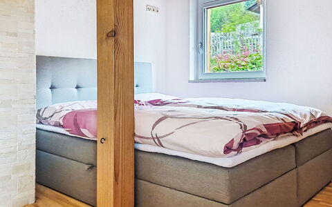 Maria: Træ, Gulvbelægning, Møbel, Soveværelse, Seng, Indretning, Etage, Værelse, Sengetøj, Bed Frame