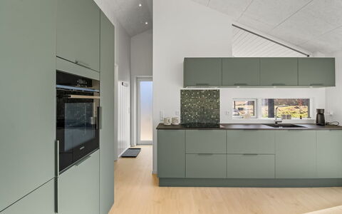 Junis - 900M from the Sea: Køkken, Indretning, Gulvbelægning, Countertop, Loft, Større Bandage, Cabinetry, Køkken Apparat, Etage, Komfur