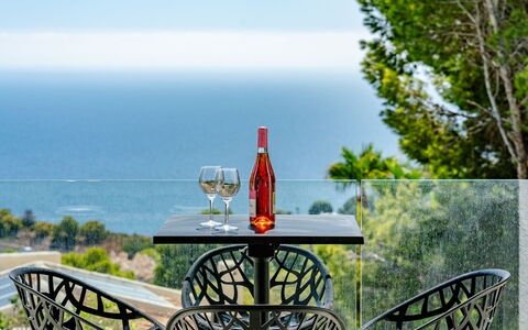 Preciados: Møbel, Udendørs Møbler, Stol, Bord, Hav, Udendørs Bord, Coastal Og Oceaniske Landskabsformer, Udvej, Ocean, Kyst