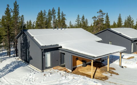 Saariselän Aavahelmi a: Træ, Sommerhus, Bjælkehytte, Skov, Skur, Garden Bygninger, Lærk, Woodland, Bejdse