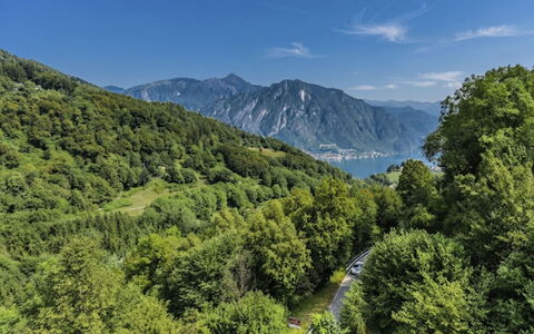 Cascina Rossa: Bjerg, Himmel, Bjergrige Landskabsformer, Grøn, Natur, Naturligt Miljø, Bakke, Blad, Vegetationen, Naturlige Landskab