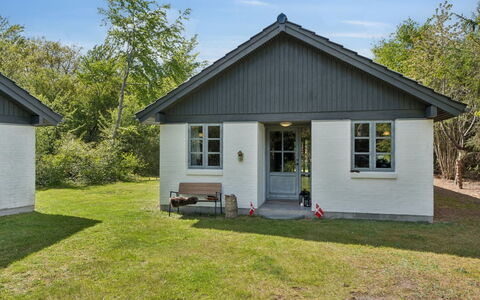 Thorvor - 900M from the Sea: Græs, Tag, Hus, Sommerhus, Hjem, Landdistrikt, Garden Bygninger, Lawn, Have, Sidespor