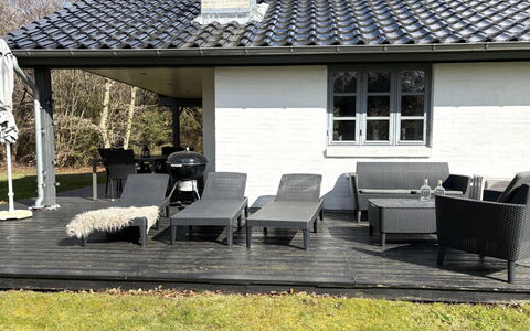 Thorvor - 900M from the Sea: Møbel, Udendørs Møbler, Veranda, Hjem, Stol, Skygge, Gårdhave, Udendørs Bord, Dæk