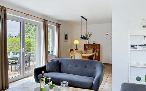 Fridas Traum: Møbel, Indretning, Gulvbelægning, Couch, Træ, Bord, Etage, Værelse, Stue, Stol