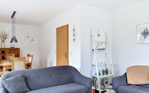 Fridas Traum: Møbel, Indretning, Couch, Gulvbelægning, Væg, Etage, Stue, Værelse, Træ, Loft