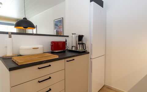 Lomapesä: Countertop, Møbel, Indretning, Cabinetry, Køkken, Køkken Apparat, Gulvbelægning, Træ, Større Bandage, Værelse