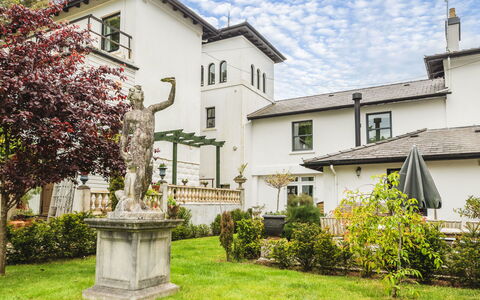 Wellswood: Hjem, Boligområde, Hus, Estate, Mansion, Villa, Landscaping, Have, Gård, Skydevindue