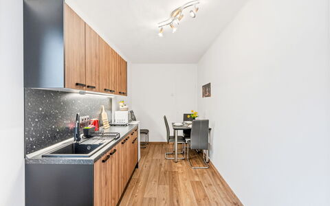Happy Home: Indretning, Gulvbelægning, Møbel, Træ, Køkken, Countertop, Etage, Værelse, Cabinetry, Trægulve