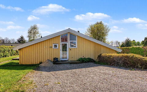 Sote - 330M from the Sea: Tag, Hus, Hjem, Sommerhus, Dør, Sidespor, Estate, Lawn, Gård, Veranda