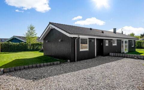 Loki - 200M from the Sea: Tag, Hus, Arkitektur, Hjem, Sommerhus, Sidespor, Dør, Garden Bygninger, Estate, Gård