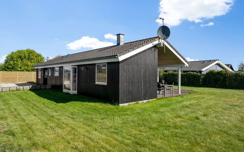 Loki - 200M from the Sea: Hus, Tag, Sommerhus, Hjem, Garden Bygninger, Skur, Lawn, Stuehus, Sidespor, Estate