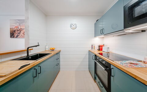 Jávea 455: Køkken, Countertop, Større Bandage, Køkken Apparat, Cabinetry, Indretning, Gulvbelægning, Træ, Komfur, Loft